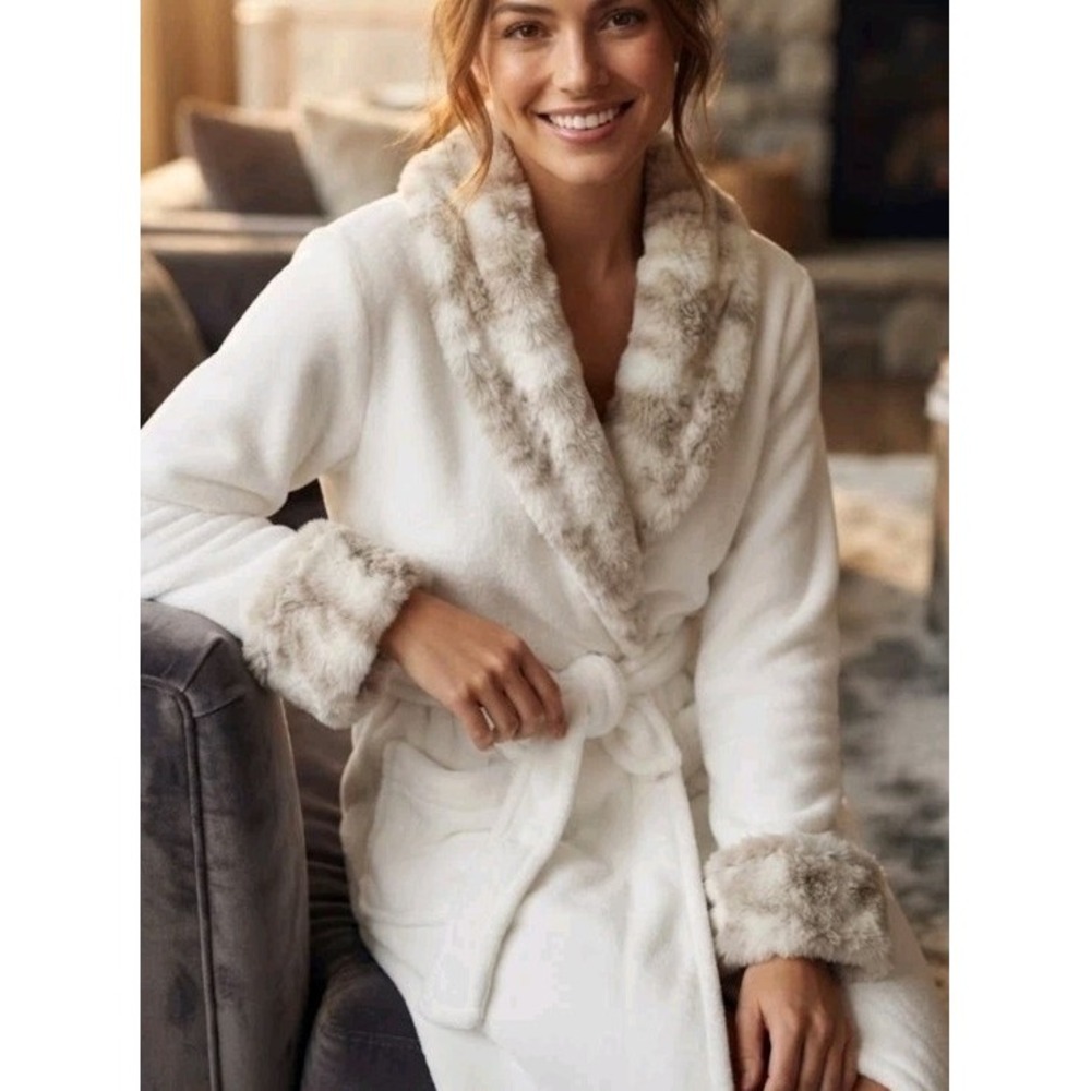 Carole Hochman Women's Ivory Plush Robe Faux Fur Collar Belted Pockets Size S/CH